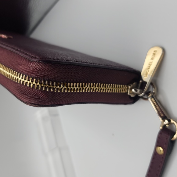 Michael Kors Large Continental Wallet Wristlet Leather, Bordeaux color Like New - Picture 5 of 11